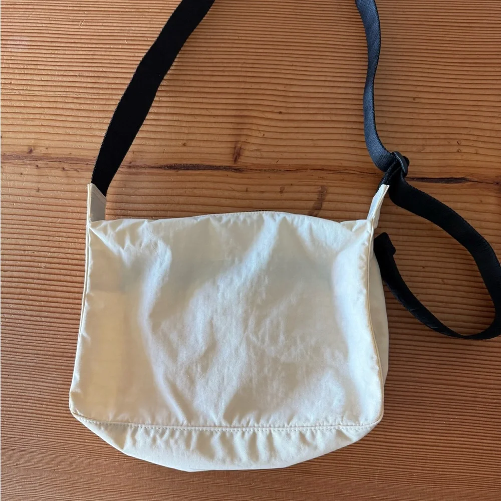 Baggu Cream Crossbody Bag - Picture 3 of 8